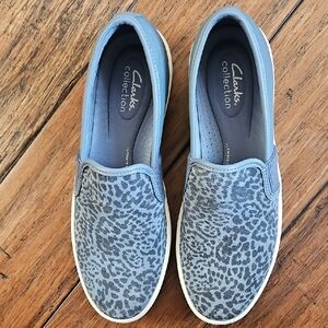Clarks Women's Blue Leopard Slip-On Shoes Size 9